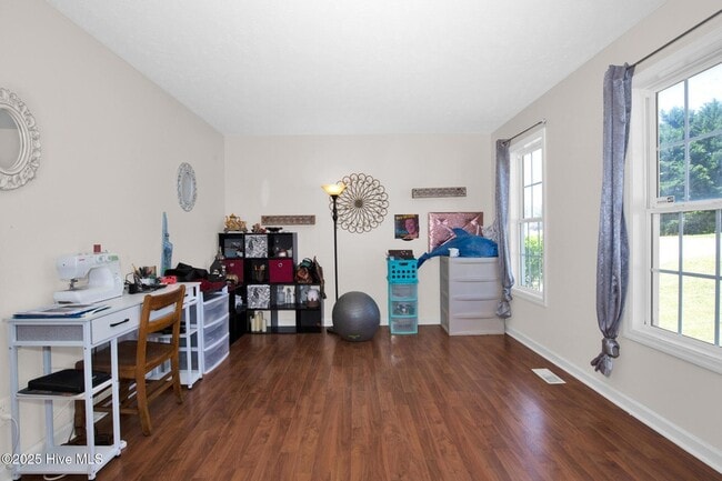 Building Photo - 5033 Miranda Dr