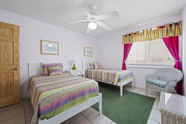 Building Photo - 1007 W Beach Blvd