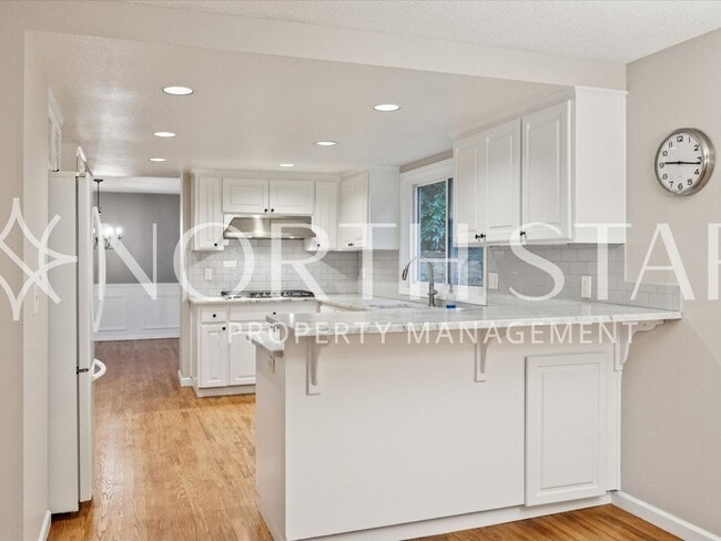 Building Photo - Traditional Home with Views