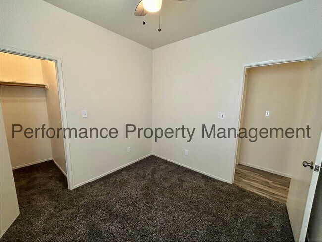 Building Photo - Gorgeous 3 Bed/2 Bath + Office Smart Home ...