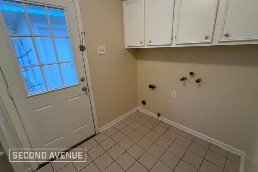 Building Photo - 2542 Anzalone Dr