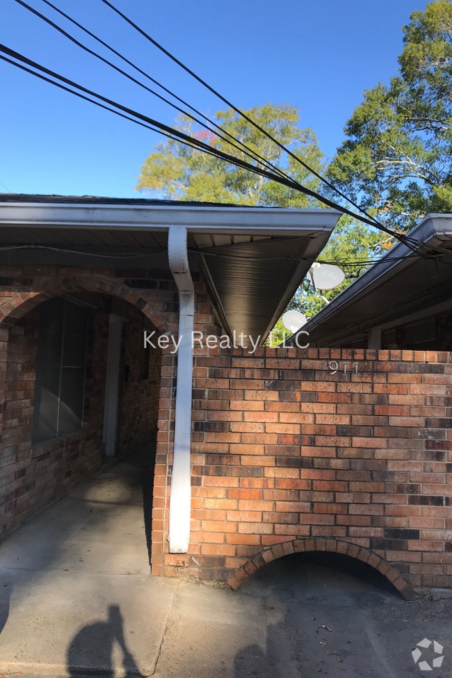 Building Photo - ****913- D   College Drive - Pineville