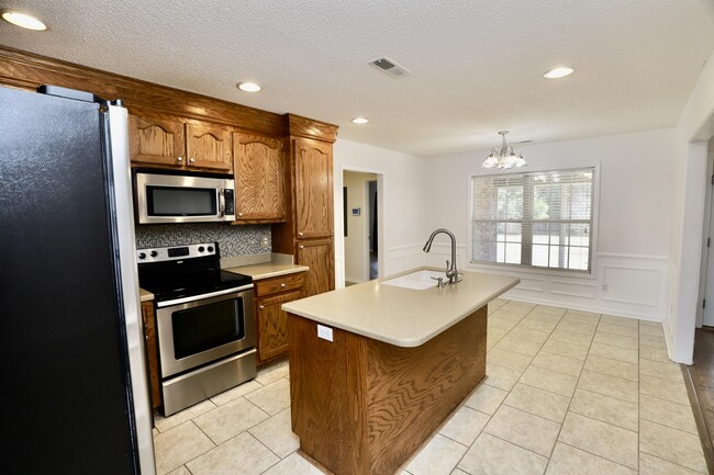 Building Photo - 3065 Temple Rd