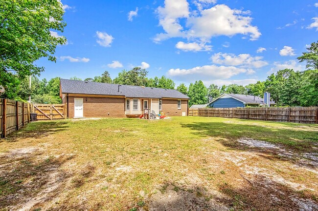 Building Photo - 2713 Leabrook Dr