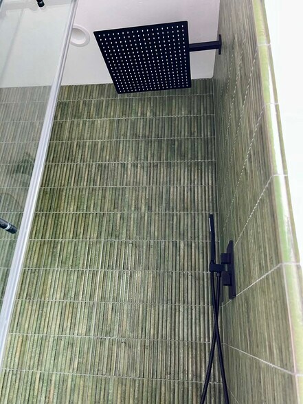 Building Photo - 550 Palm Ave