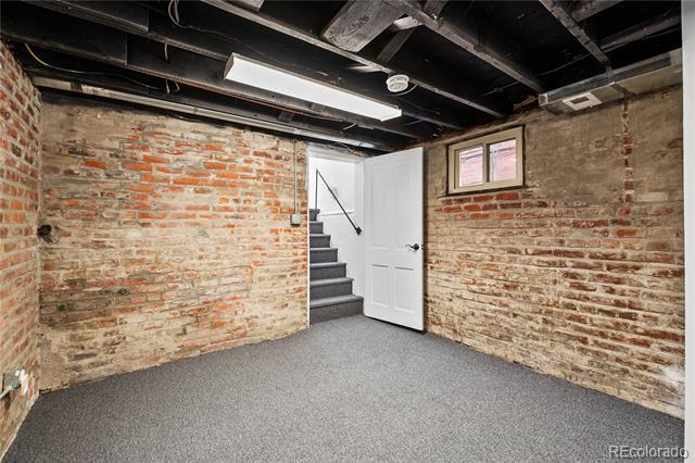 Building Photo - 569 S Pearl St
