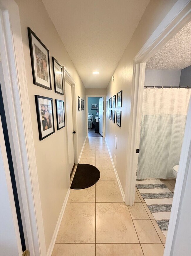 Building Photo - Fenced in 4 Bed 2 Bath in Mariners Landing