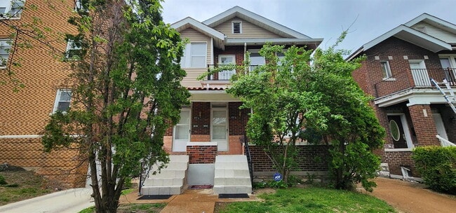 Building Photo - Bright & Spacious 2-Bedroom Apartment with Private Outdoor Space