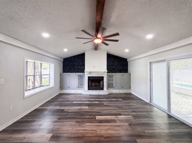 Building Photo - 1823 Lori Ln W