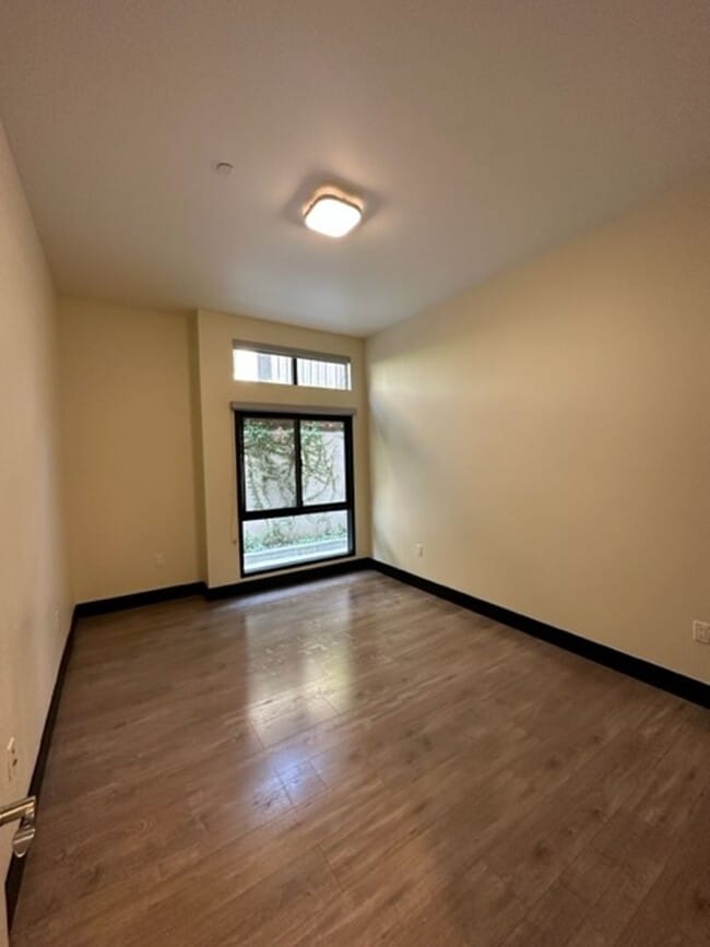 Building Photo - 536 S El Molino Ave