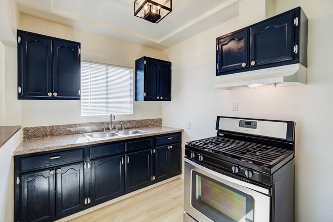 Building Photo - 3659 6th Ave