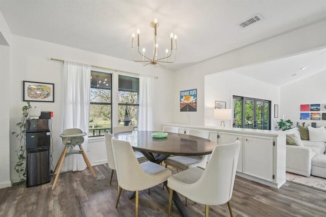 Building Photo - 730 Vanguard St