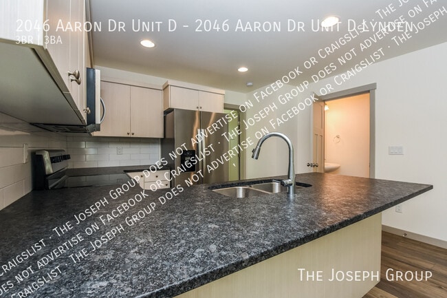 Building Photo - 2046 Aaron Dr