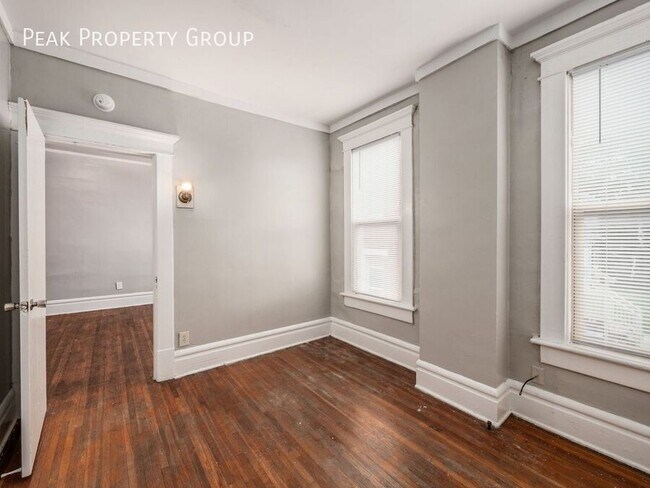 Building Photo - 133 E 12th Ave
