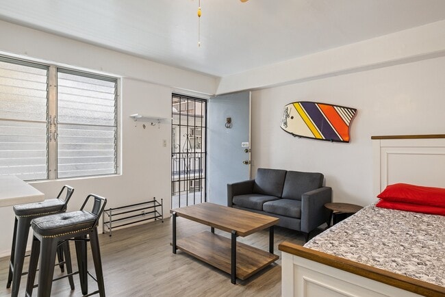 Building Photo - Fully Furnished Studio, 1 Bath. NO parking. Electric water and sewer are included in the rent.