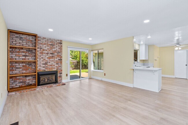 Building Photo - Browns Valley 3 bed 2 bath home