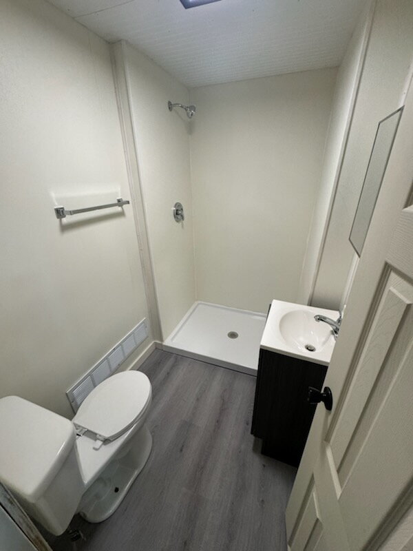 Building Photo - Single Level 1 Bedroom Apartment