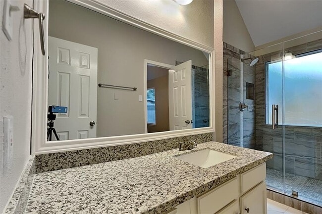 Building Photo - 16922 Colony Creek Dr