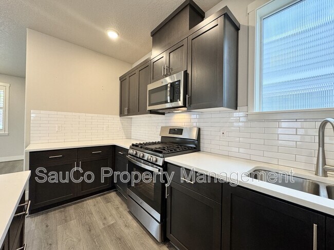 Building Photo - 14419 SW 168th Ave