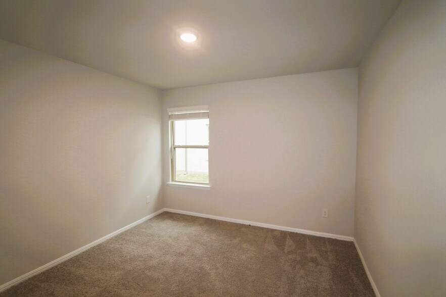 Building Photo - 13120 Yellowstone Way