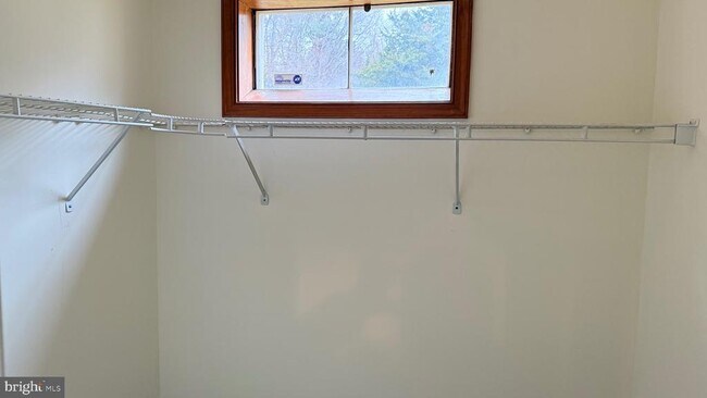 Building Photo - 3869 Midstate Rd