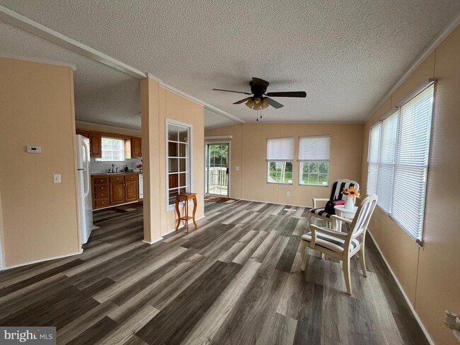 Building Photo - 218 Bronco Way