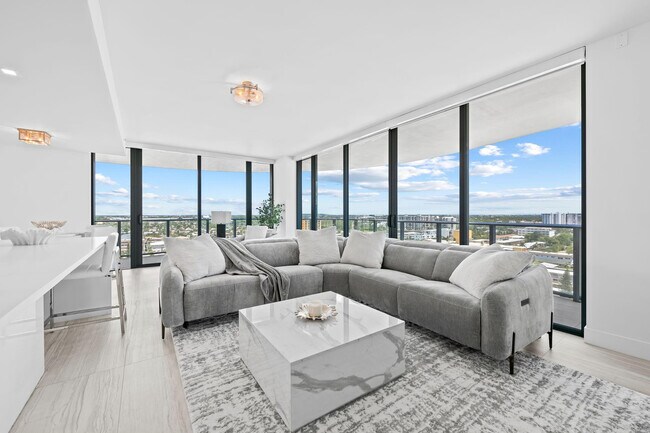 Building Photo - 730 N Ocean Blvd