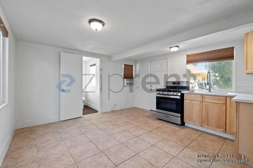 Building Photo - 1323 Monterey Ave