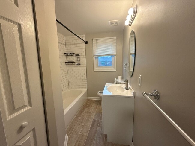 Building Photo - Three Bedroom Home In Essex