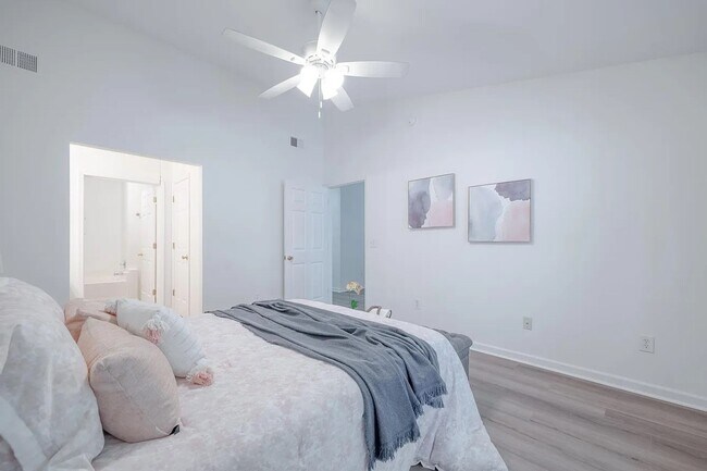 Building Photo - Available now. Great 2 BR/2 BA PARTIALLY FURNISHED Home in Meridian Place!