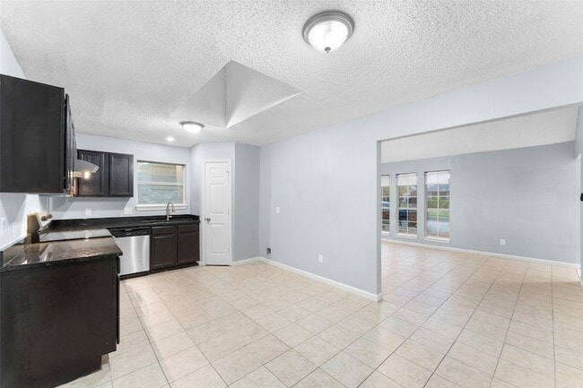 Building Photo - 1042 Kim Ln