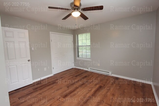 Building Photo - 3 Bedroom 1 Bath corner townhouse in Sickl...