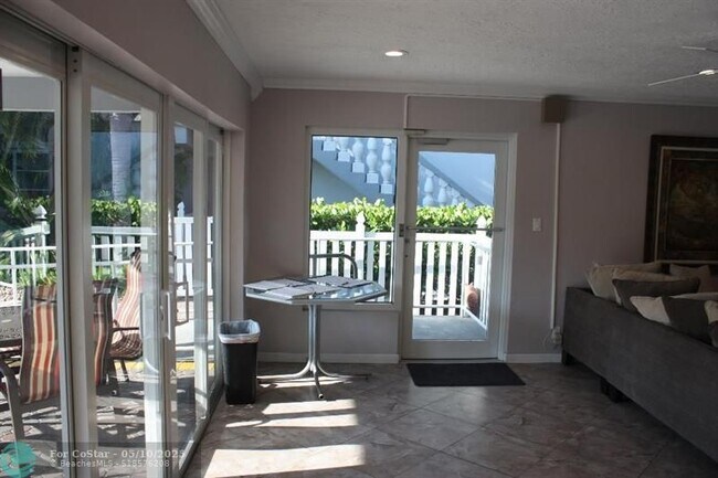 Building Photo - 639 W Oakland Park Blvd