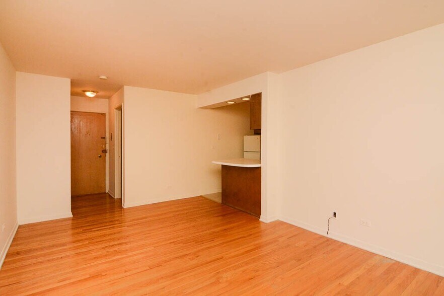 Building Photo - 535 W Aldine Ave