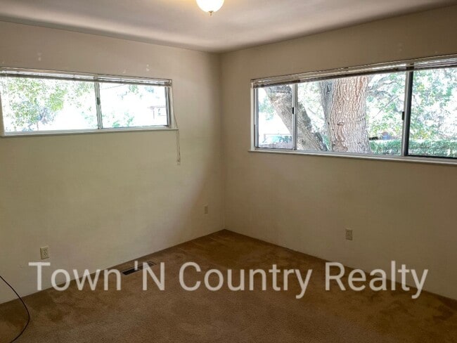 Building Photo - Charming 3-Bedroom Home in Carmel Valley –...