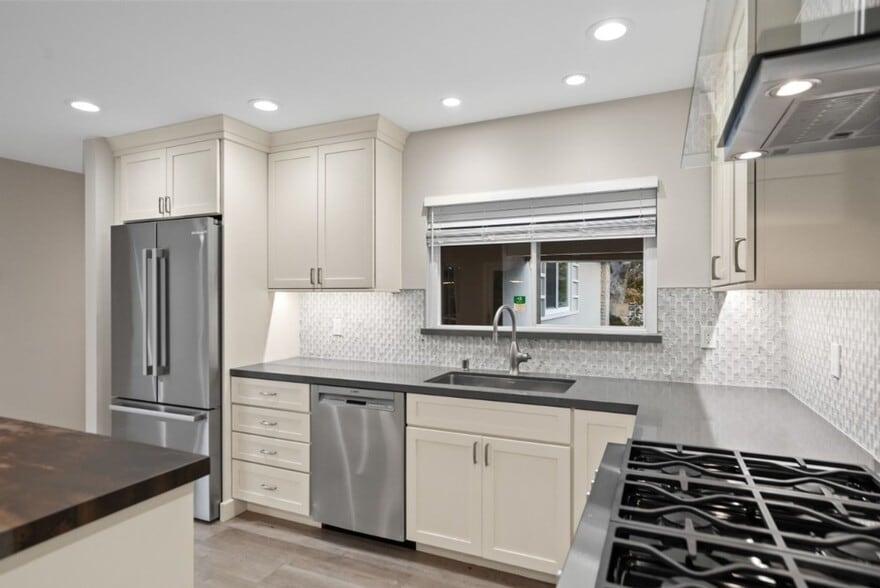 Building Photo - 692 Pomeroy Ave