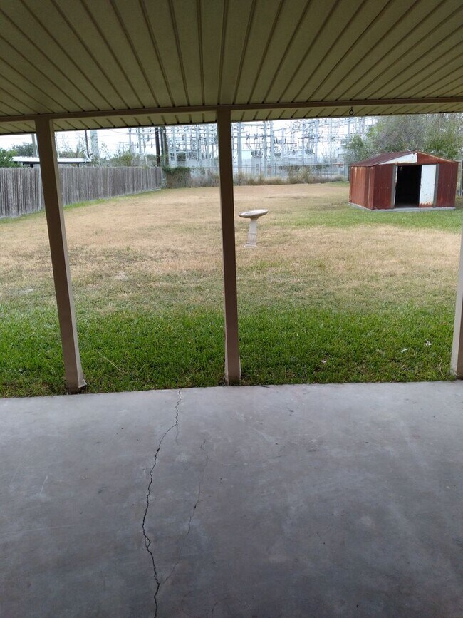 Building Photo - Great location