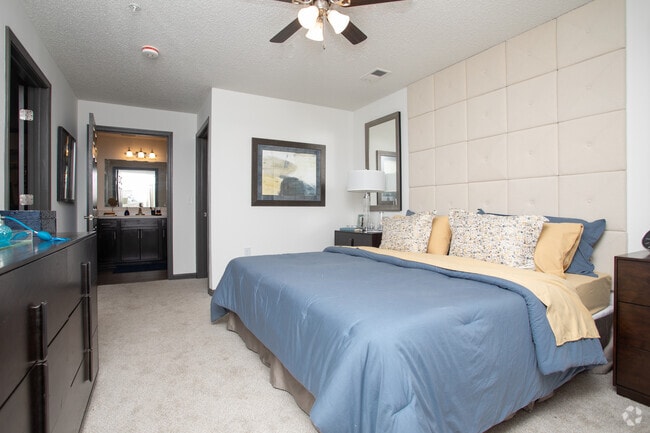 2BR, 1.5BA - 1200SF - The Villages Of East Lake