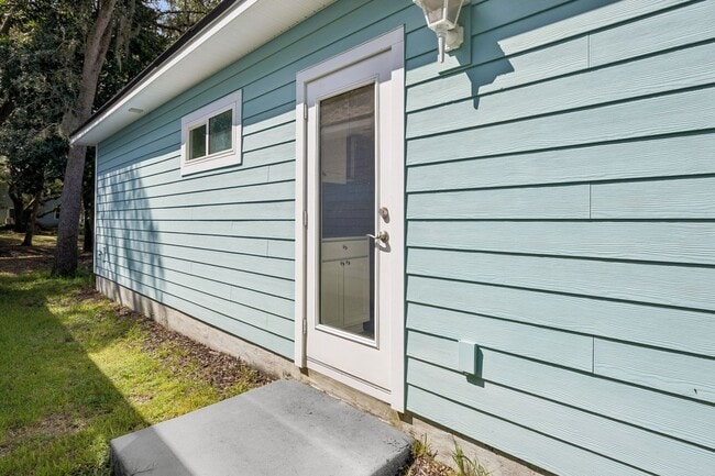 Building Photo - 1324 Fir St