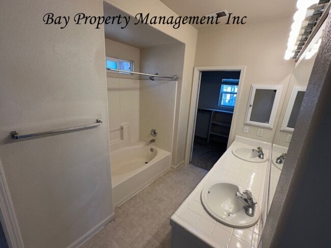 Building Photo - 1124 Cobblestone St