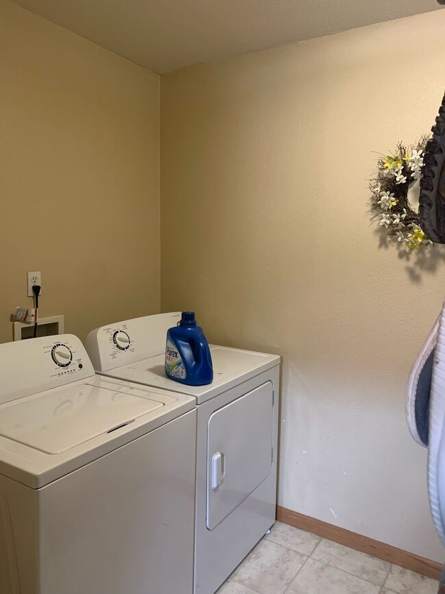 Building Photo - Cute 3 Bedroom Home in Milliken