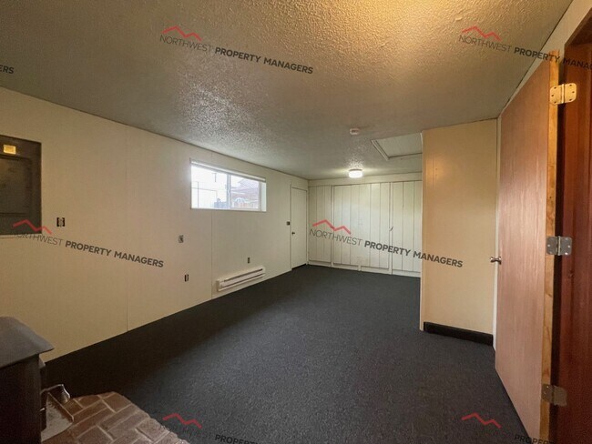 Building Photo - r259