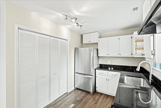 Building Photo - CLOSE TO I-95 & QUANTICO!