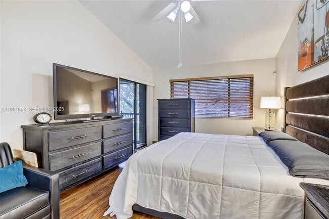 Building Photo - 1002 NW 105th Ave