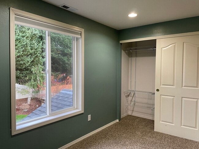 Building Photo - Adorable 4 Bedroom 2.5 Bath Home in Fisher...