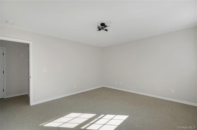 Building Photo - 5 Fairview Ln