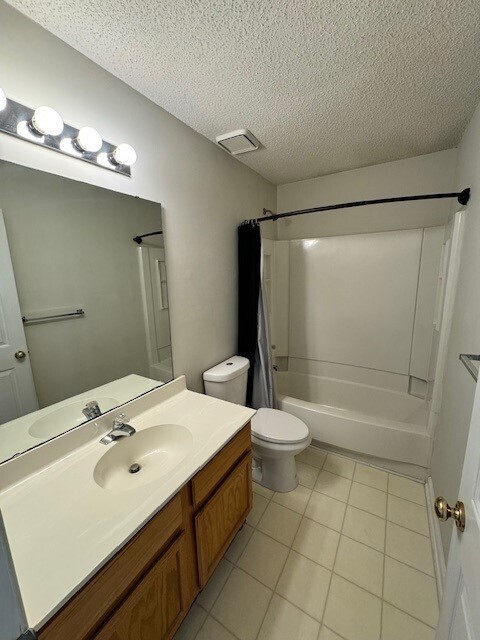 Building Photo - Charming 4-Bedroom Home