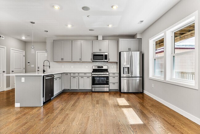 Primary Photo - 10 Ruthven Park