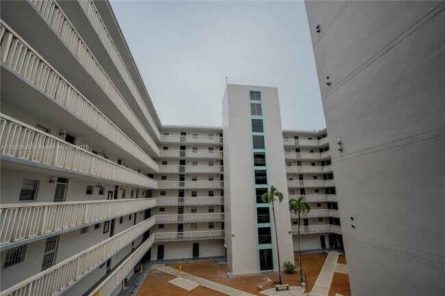Building Photo - 15600 NW 7th Ave