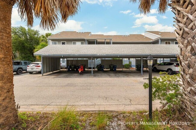 Building Photo - 251 Fenwick Dr